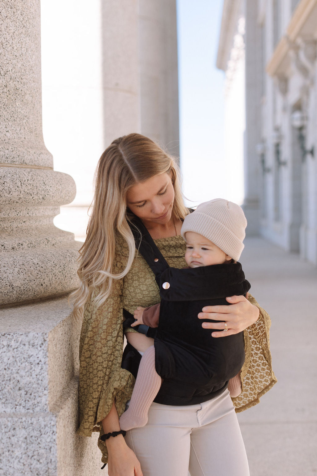 Black Velvet Baby Carrier – vincentandvivi